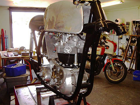 Triton 650 Bonneville E/Gt
