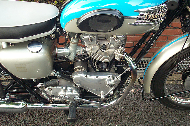 Triumph s120Rkʑ́^650lBonneville