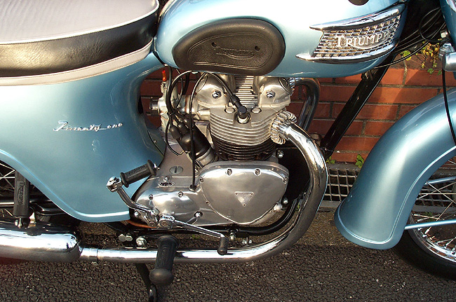 Triumph 3TAk350lTwenty-One Bathtub