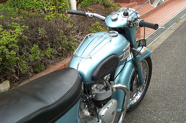 Triumph 3TAk350lBathtub 