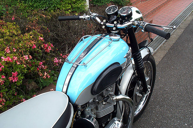 Triumph  s120Rk650lBonneville