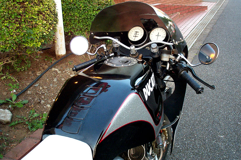 Ducati 900 Desmo Custom.