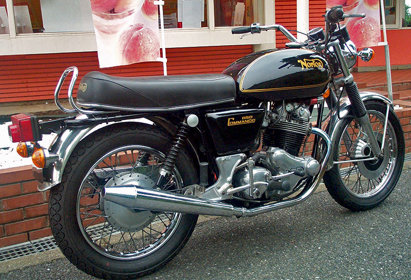 Norton Commando 850 Interstate