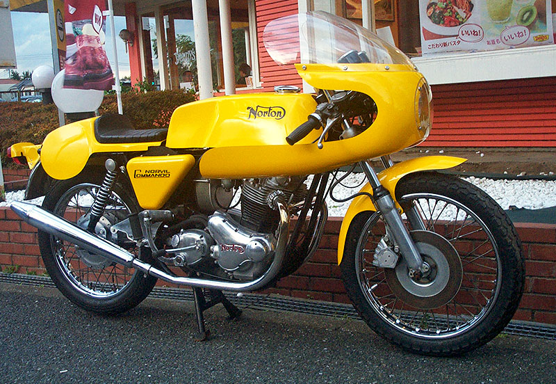 Norton@Commando 850 Caffe-Racer