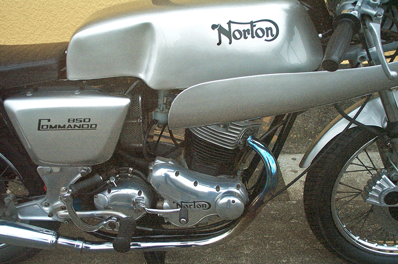 m@Commando 850 Caffe-Racer