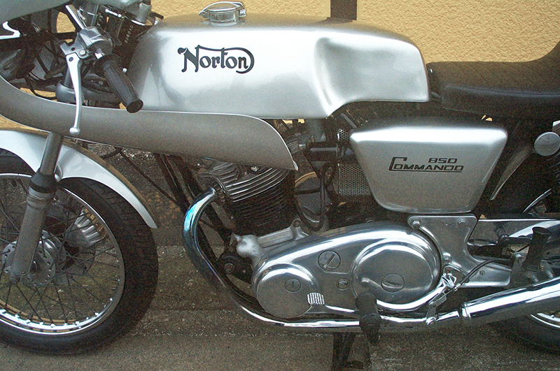 m@Commando 850 Caffe-Racer