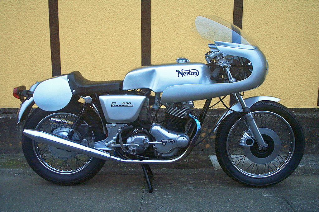 m@Commando 850 Caffe-Racer