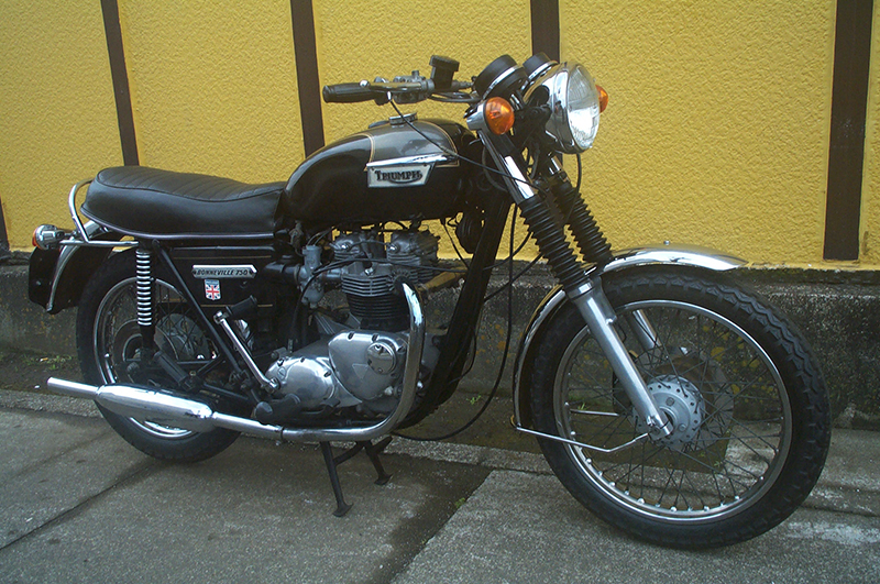 Triumph T140Vk750l