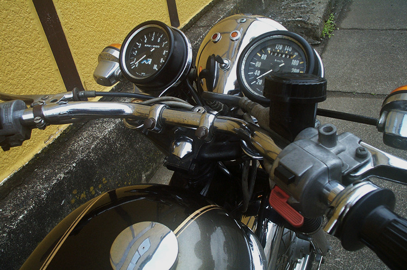 Triumph T140Vk750l