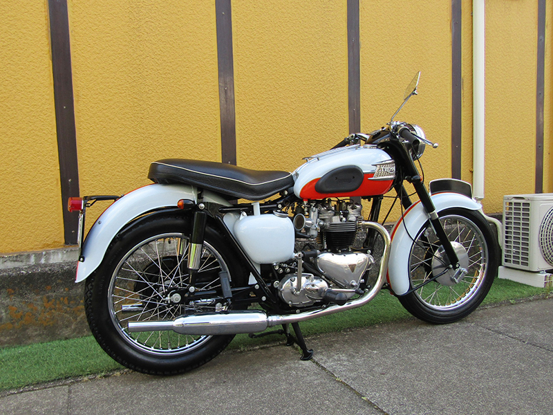 Triumph T120R�k650�lFirst Bonneville