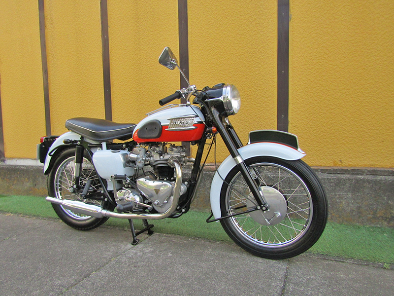 Triumph T120R�k650�lFirst Bonneville