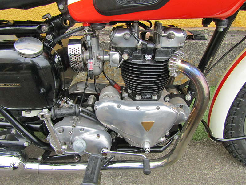Triumph�@�s�q-�U�k650�l