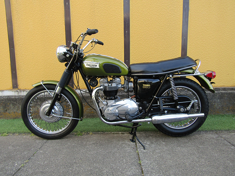 Triumph�@�s�q-�U�k650�lTrophy