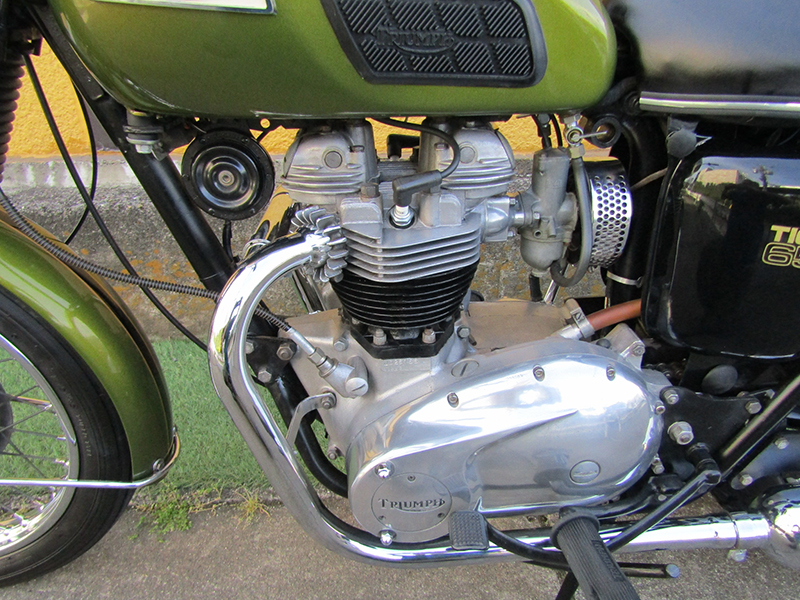 Triumph�@�s�q-�U�k650�lTrophy
