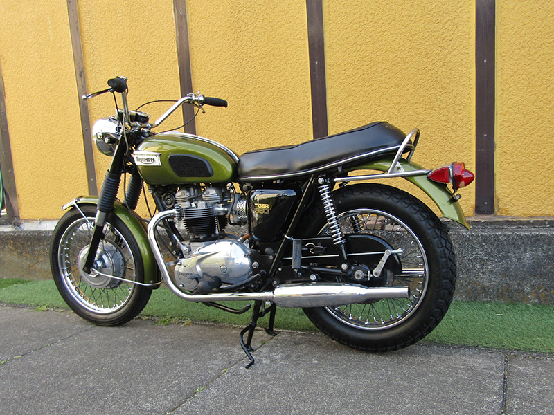Triumph�@�s�q-�U�k650�lTrophy