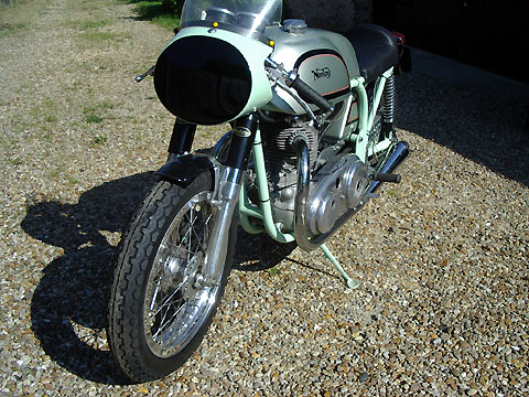 Norton 750 Custom Cafe-Racer