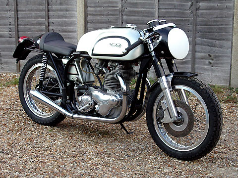 Norton 750 Custom Cafe-Racer