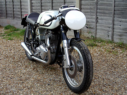 Norton 750 Custom Cafe-Racer