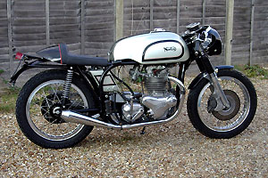 Norton 750 Custom Cafe-Racer