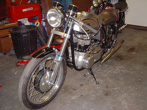 Triton 650 Bonneville EGt
