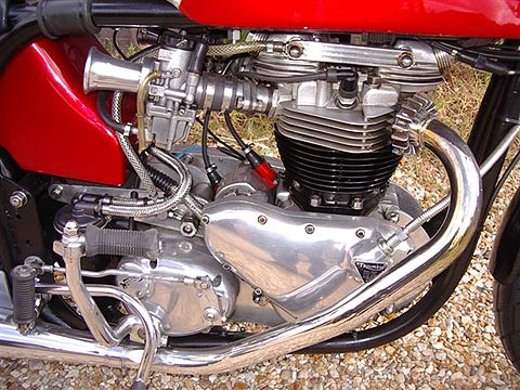 Triton 650 Bonneville EGt