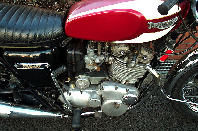 Triumph s150Vk750lTrident