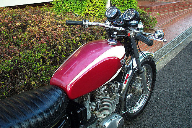 Triumph s150Vk750lTrident